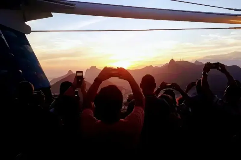 Golden Hour Rio: Christ & Sugarloaf at Sunset - Private 6 hours tour in Rio de Janeiro