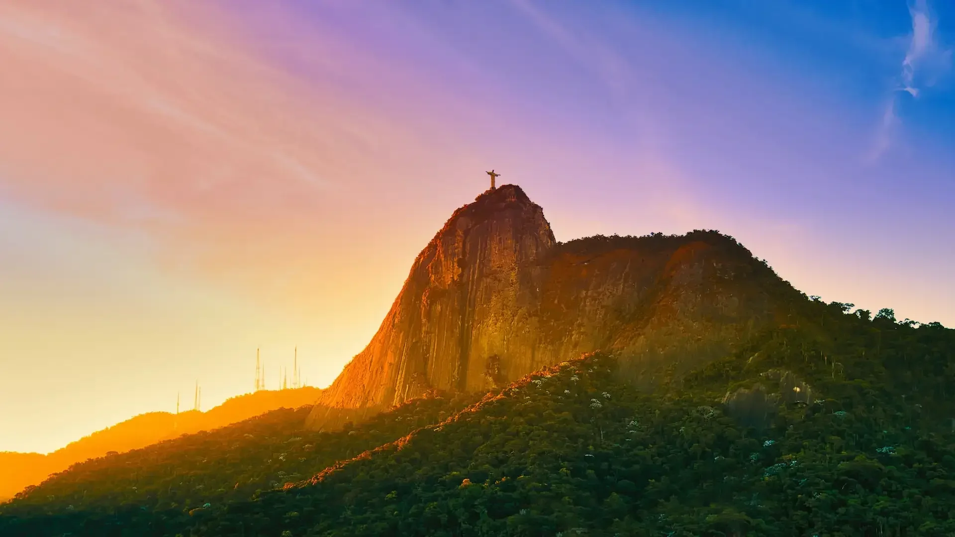 Cristo Redentor e Rio de Janeiro ao pôr do sol