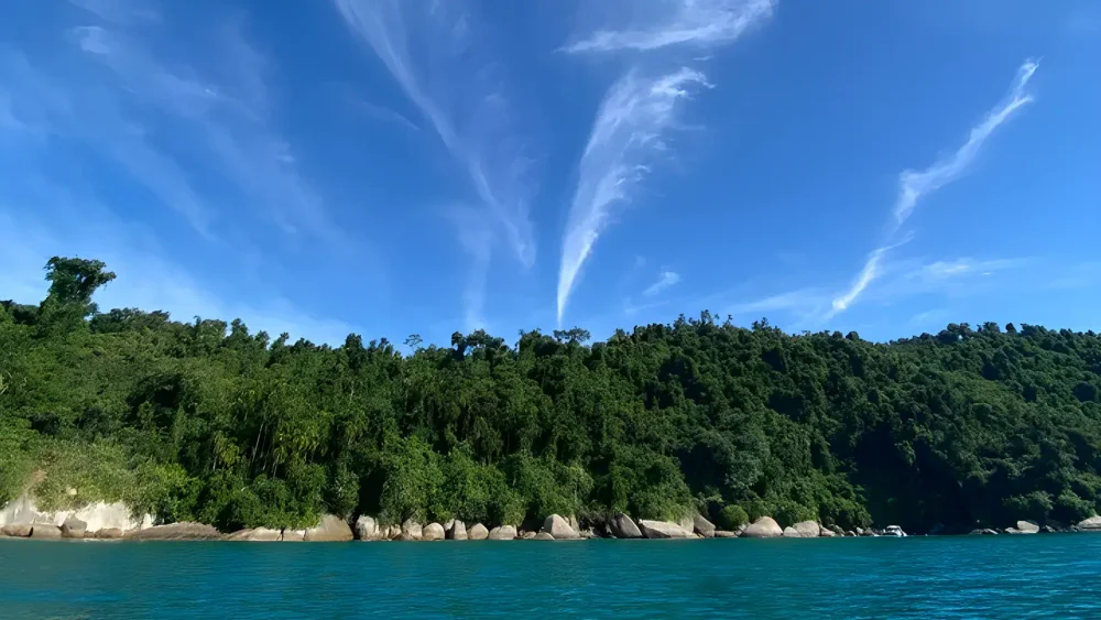 Classic Ilha Grande Route vs Lopes Mendes Route: Which Is Right for You?